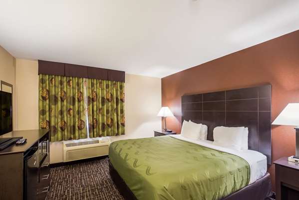 Suite - Quality Inn & Suites Caseyville - I-64, Exit 9