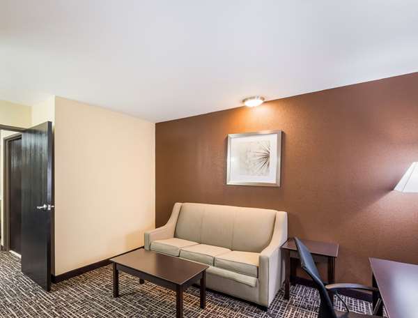  - Quality Inn & Suites Caseyville - I-64, Exit 9