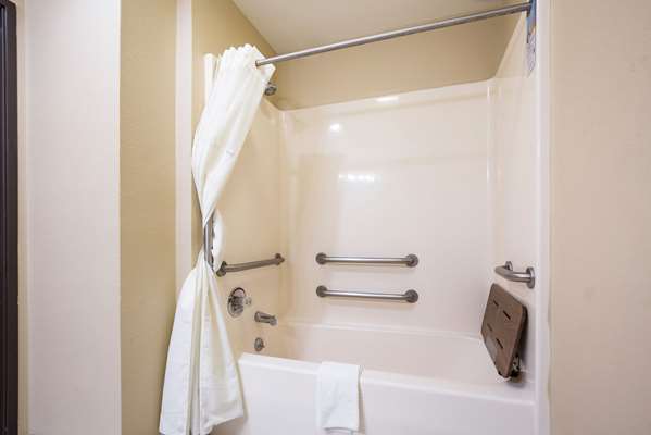  - Quality Inn & Suites Caseyville - I-64, Exit 9