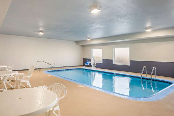 Pool - Quality Inn & Suites Caseyville - I-64, Exit 9