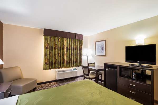 - Quality Inn & Suites Caseyville - I-64, Exit 9