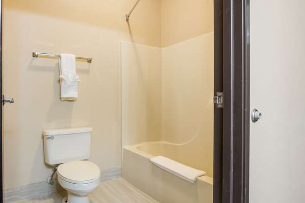  - Quality Inn & Suites Caseyville - I-64, Exit 9
