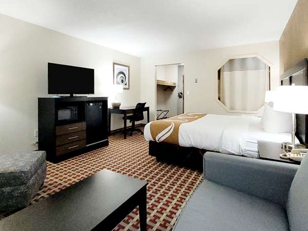Suite - Quality Inn & Suites Marion - I-57, Exit 53