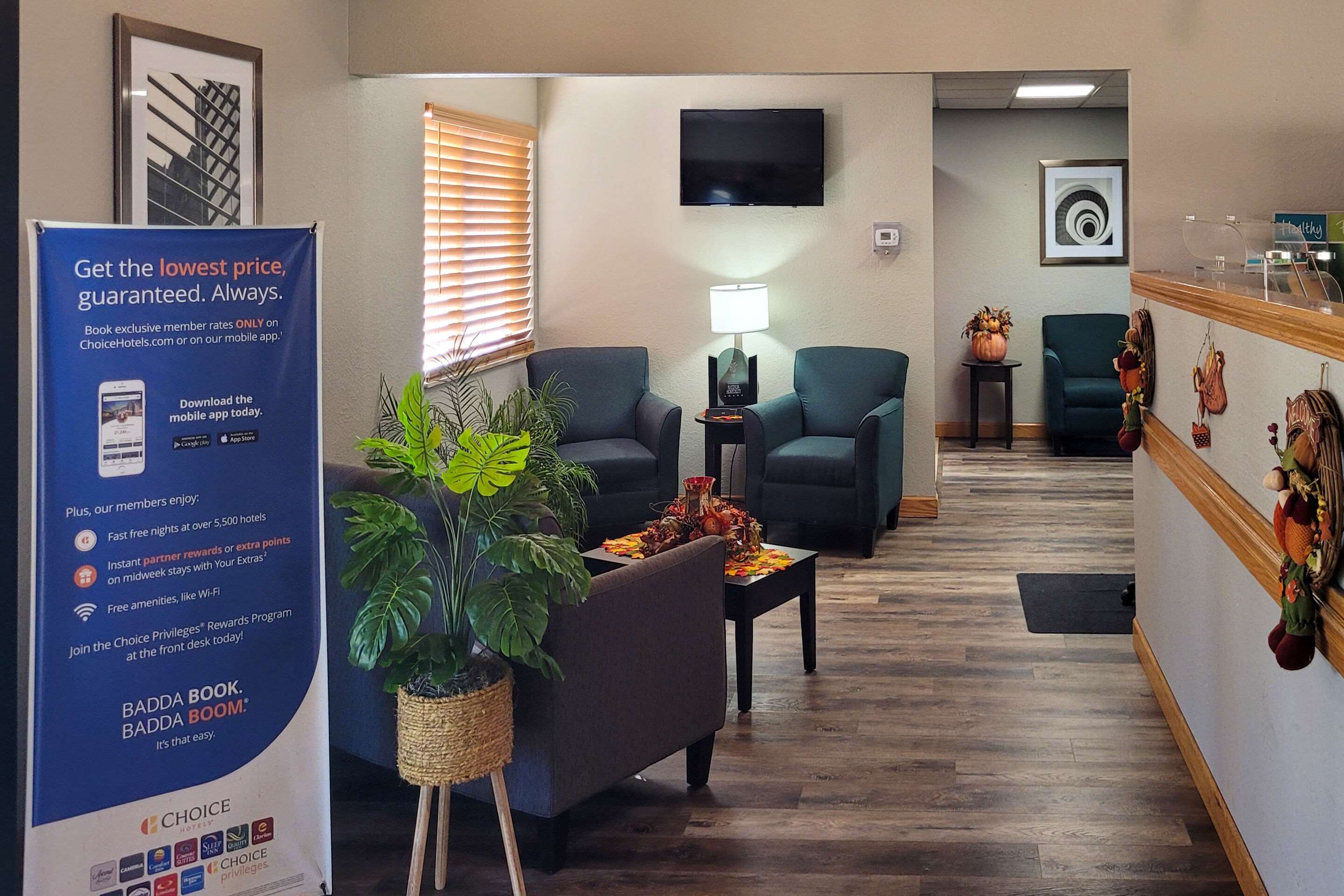 Lobby with sitting area