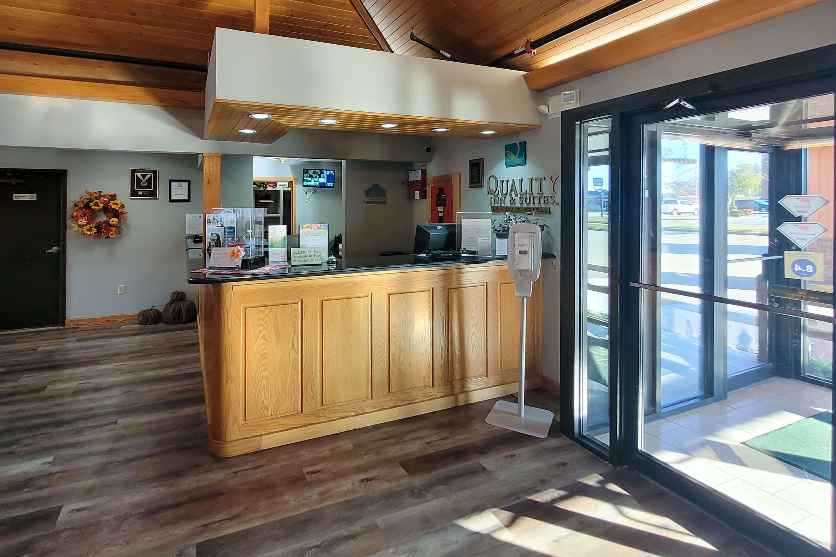 Lobby with sitting area