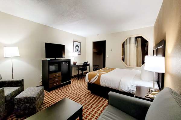 Suite - Quality Inn & Suites Marion - I-57, Exit 53