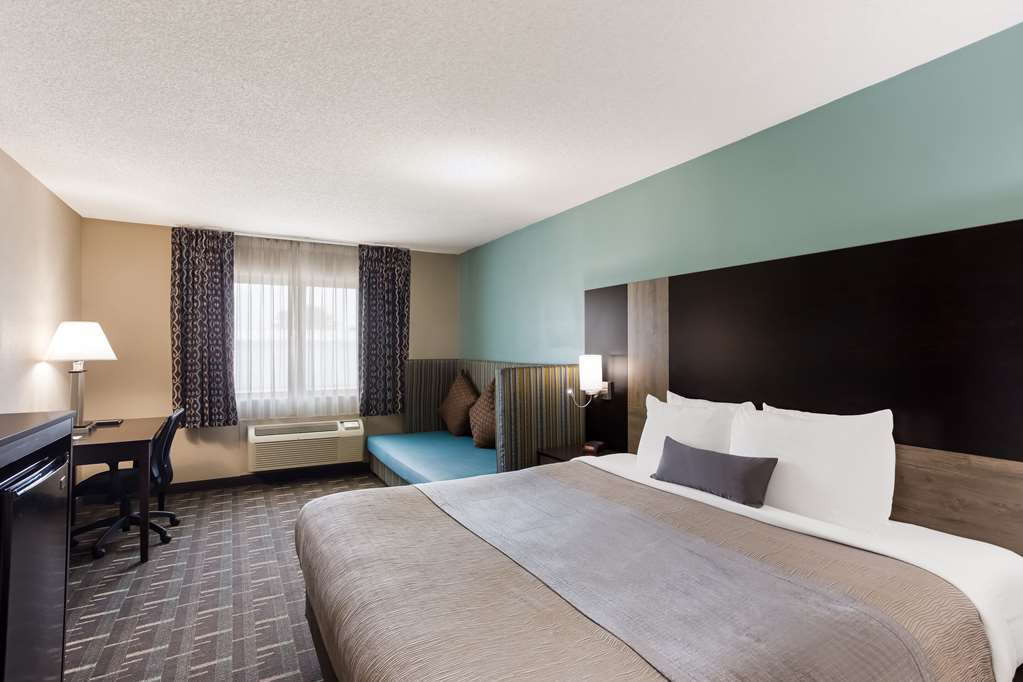 QUALITY INN GALESBURG NEAR US HIGHW-guestroom-Guest Room,Suite,On-Site.jpg