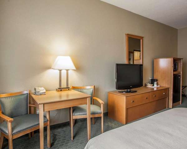  - Quality Inn Forsyth - I-72, Exit 141