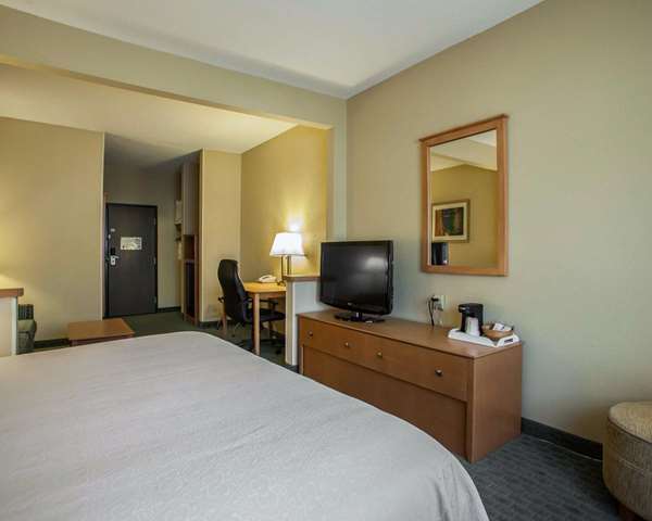 Suite - Quality Inn Forsyth - I-72, Exit 141