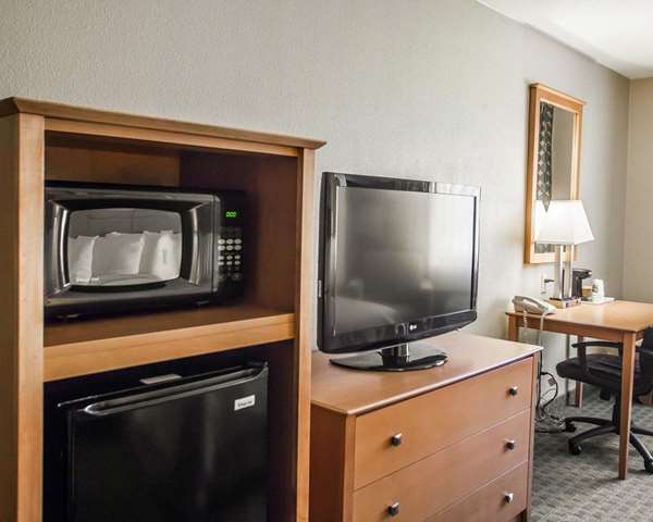  - Quality Inn Forsyth - I-72, Exit 141