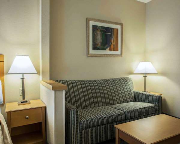 Suite - Quality Inn Forsyth - I-72, Exit 141