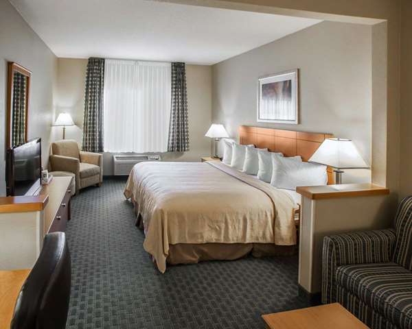 Suite - Quality Inn Forsyth - I-72, Exit 141