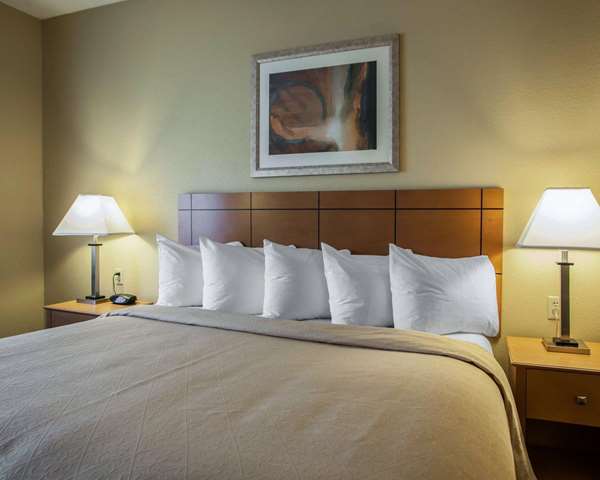 Suite - Quality Inn Forsyth - I-72, Exit 141