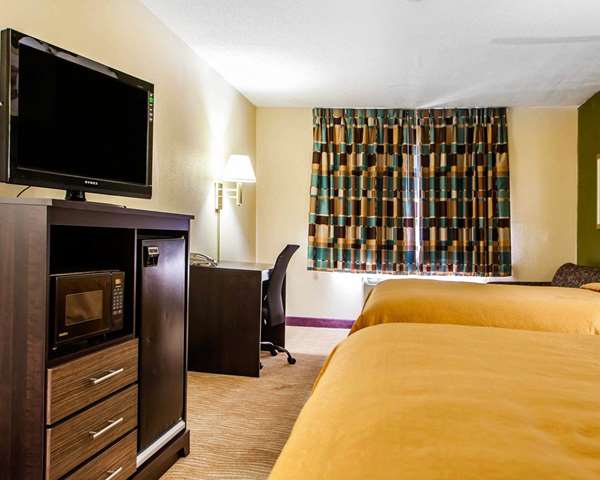 Suite - Quality Inn & Suites Champaign - I-74, Exit 182