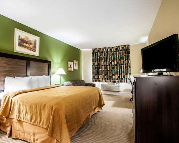 Suite - Quality Inn & Suites Champaign - I-74, Exit 182