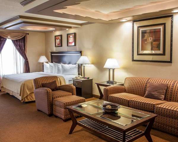 Suite - Quality Inn Aurora