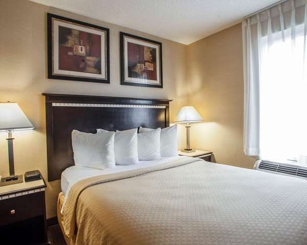 Suite - Quality Inn Aurora
