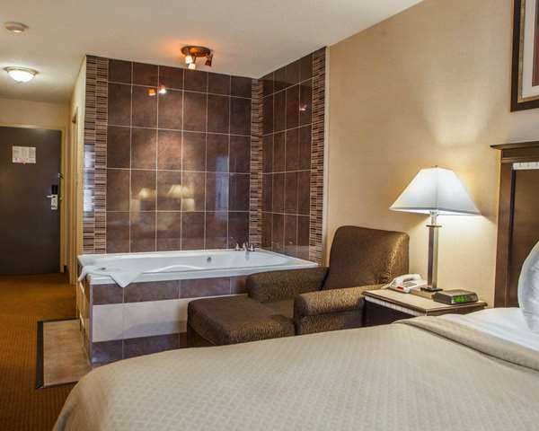 Suite - Quality Inn Aurora