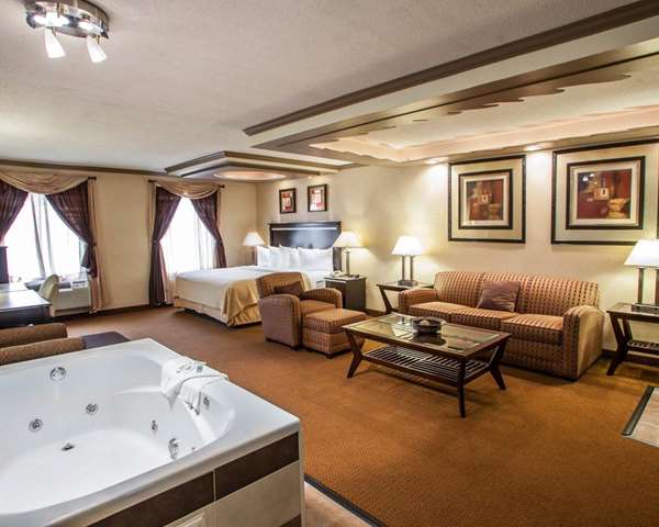 Suite - Quality Inn Aurora