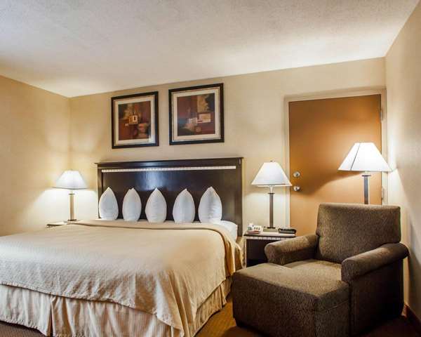 Suite - Quality Inn Aurora