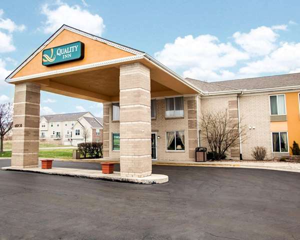 Exterior view - Quality Inn Aurora