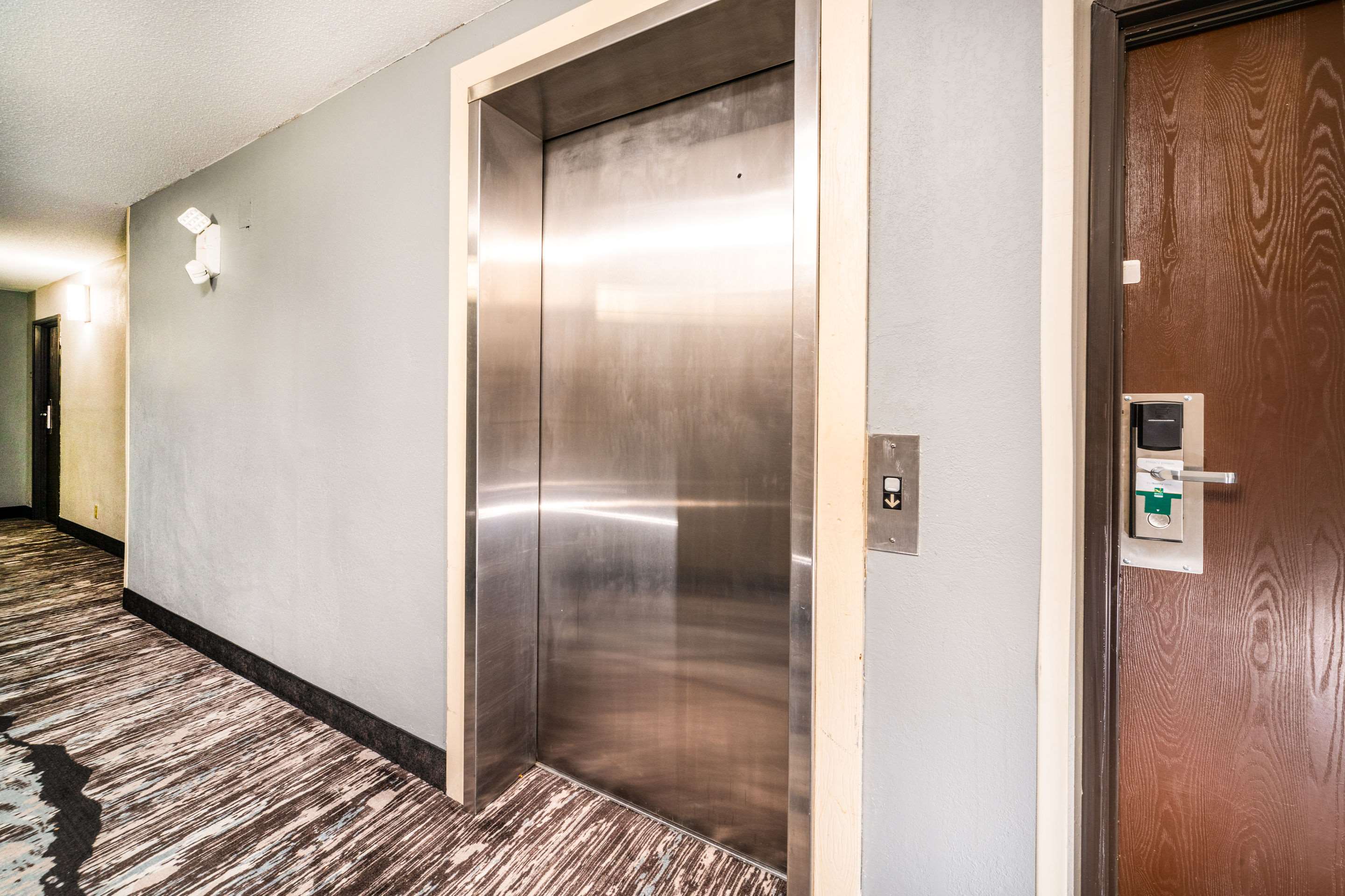 Elevator | Quality Inn