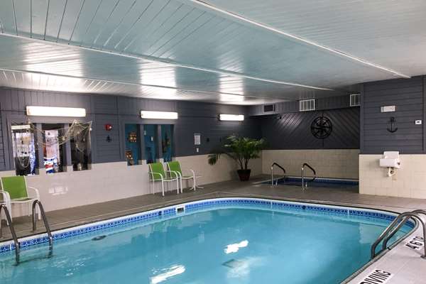 Pool - Quality Inn & Suites Lincoln - I-55, Exit 126