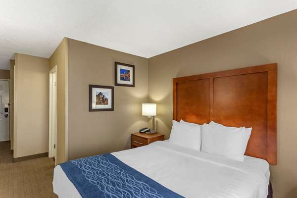  - Comfort Inn Gurnee - I-94, Exit 8