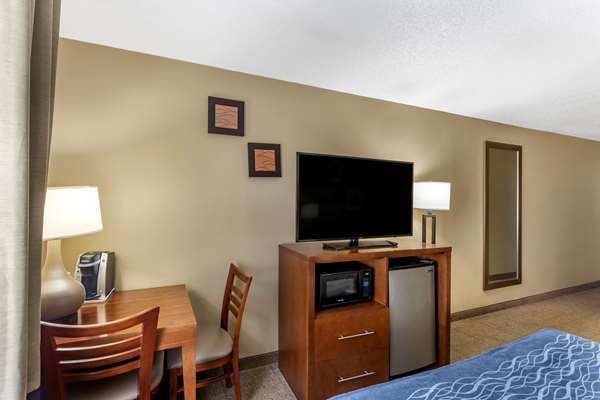  - Comfort Inn Gurnee - I-94, Exit 8