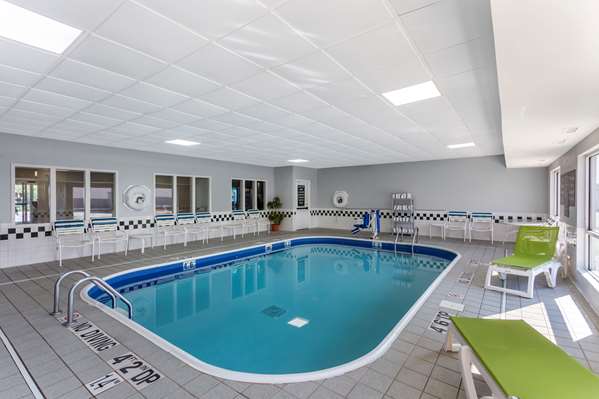 Pool - Comfort Inn Gurnee - I-94, Exit 8