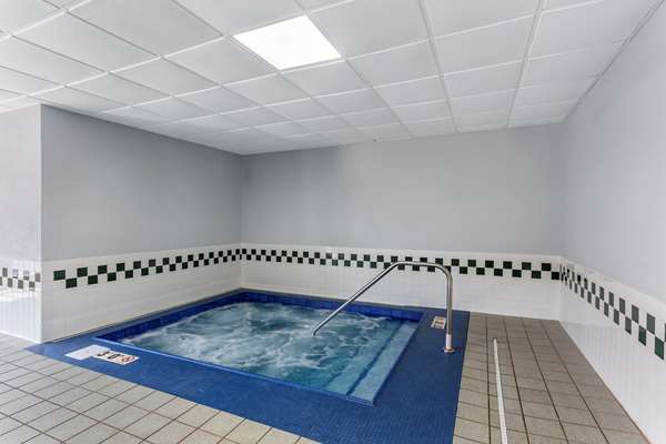 Pool - Comfort Inn Gurnee - I-94, Exit 8