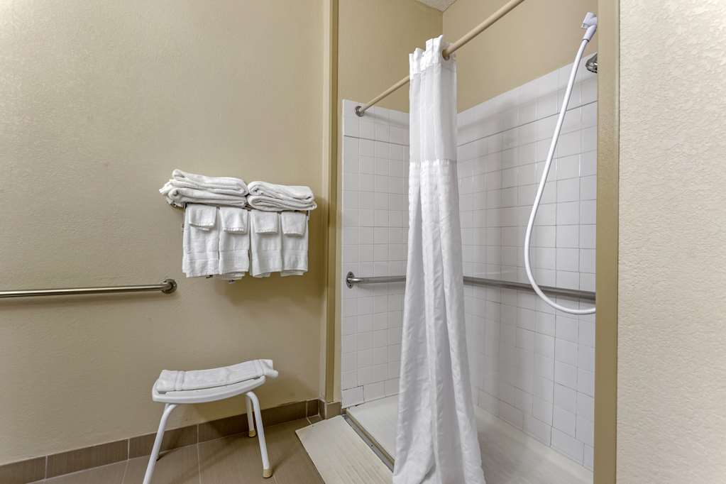 COMFORT INN GURNEE NEAR SIX FLAGS-guestroom-Guest Room,Bathroom,On-Site.jpg