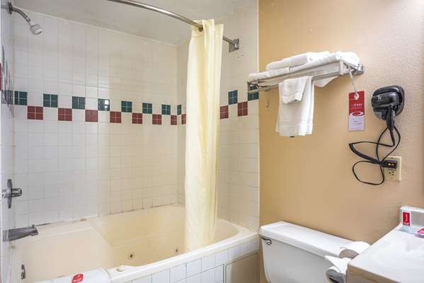  - Econo Lodge Princeton - I-80, Exit 56