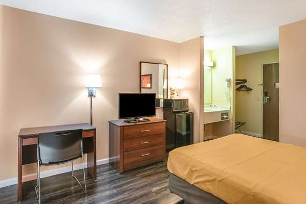  - Econo Lodge Princeton - I-80, Exit 56