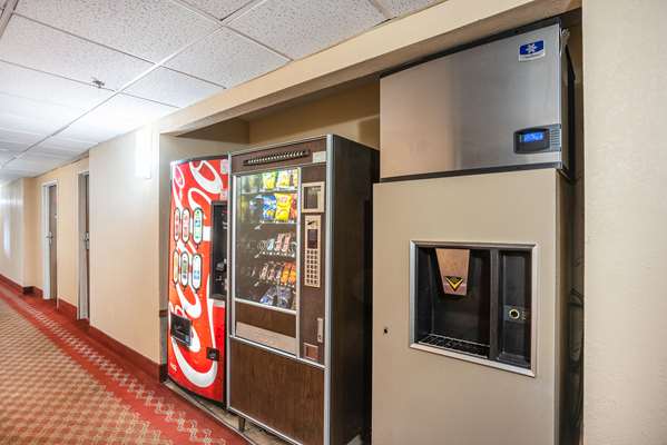  - Econo Lodge Princeton - I-80, Exit 56