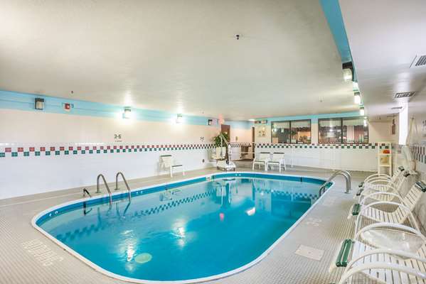 Pool - Econo Lodge Princeton - I-80, Exit 56