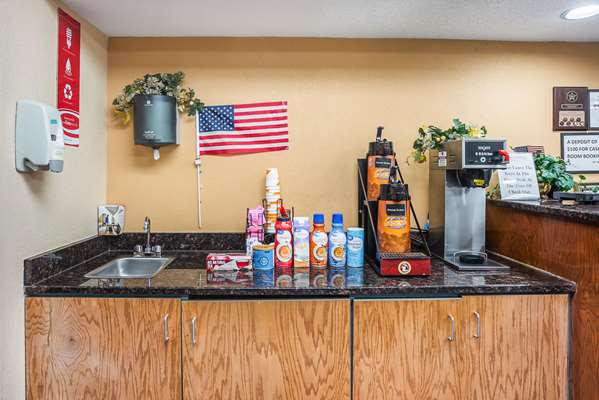  - Econo Lodge Princeton - I-80, Exit 56