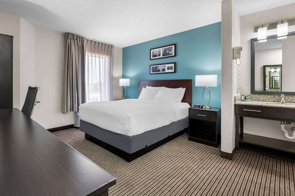 SLEEP INN SPRINGFIELD WEST-guestroom-Guest Room,On-Site.jpg