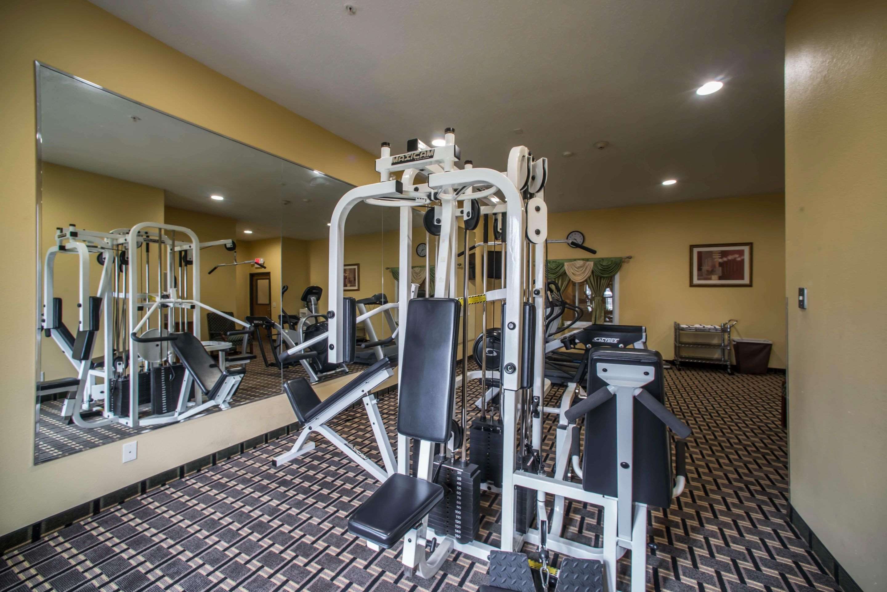 Exercise room with cardio equipment
