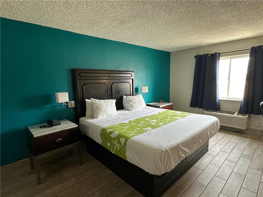 RODEWAY INN-guestroom-Guest Room,On-Site.jpg