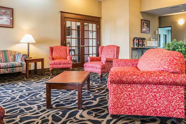  - Quality Inn & Suites Mendota - I-39, Exit 72