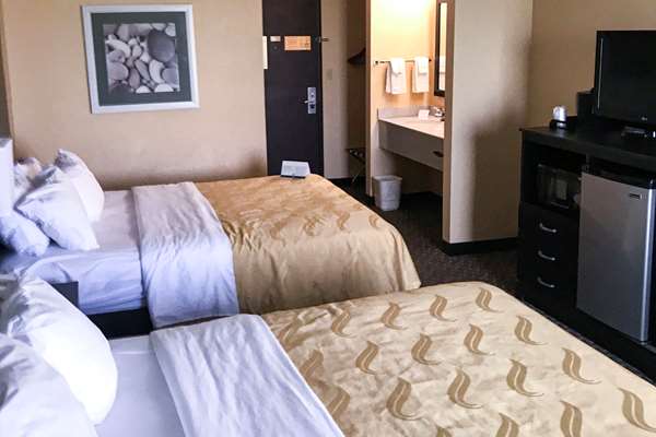  - Quality Inn & Suites Mendota - I-39, Exit 72