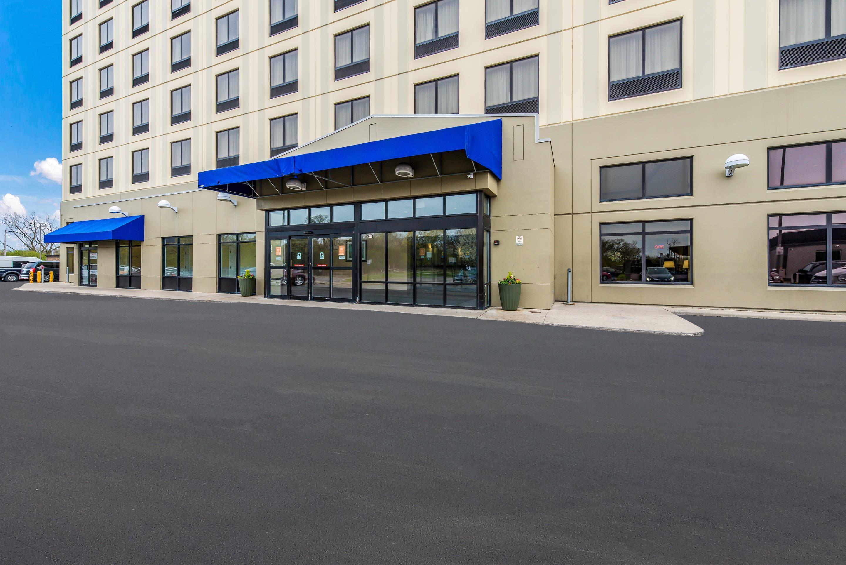 Hotel exterior | Comfort Suites Chicago O'Hare Airport