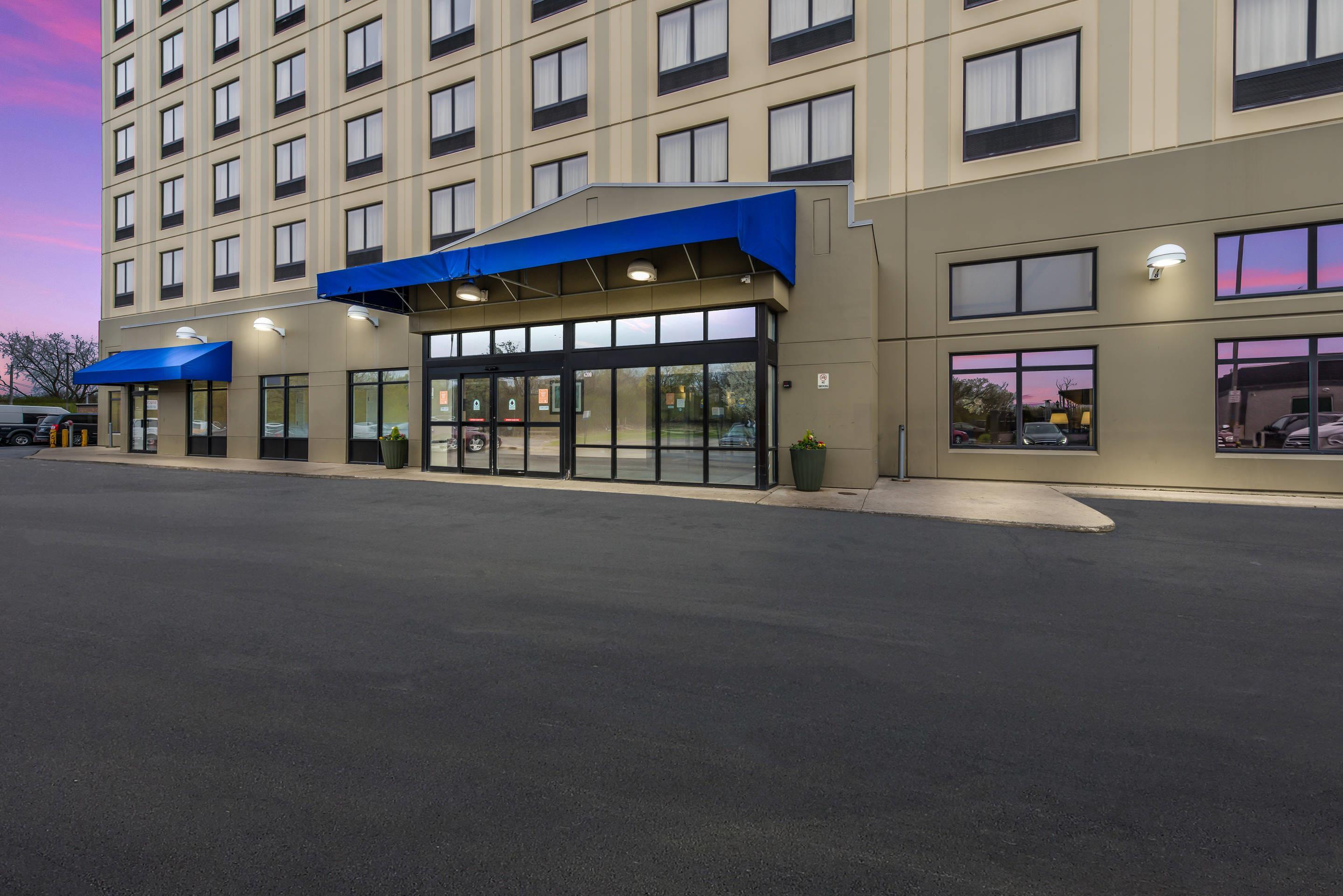 Twilight | Comfort Suites Chicago O'Hare Airport