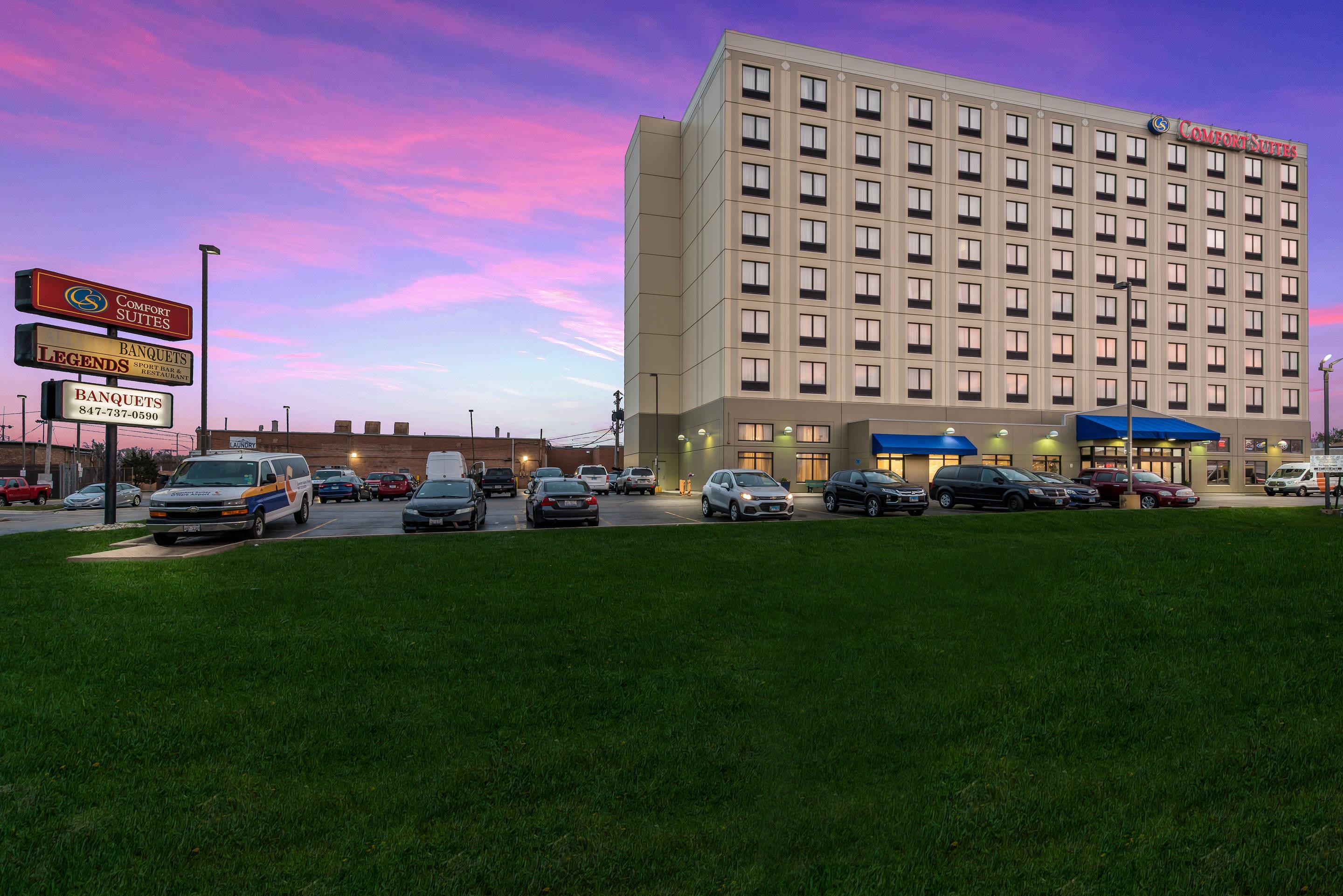 Twilight | Comfort Suites Chicago O'Hare Airport