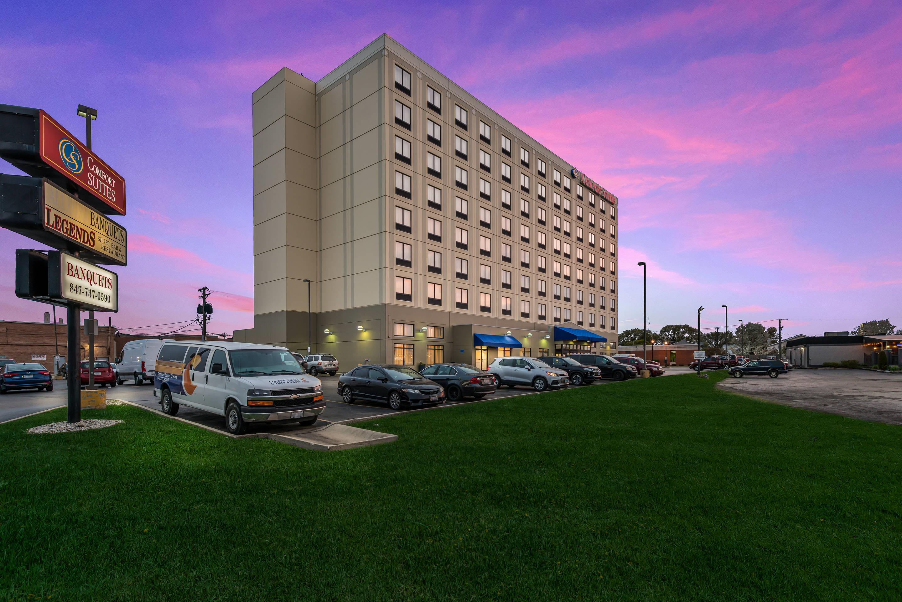 Twilight | Comfort Suites Chicago O'Hare Airport