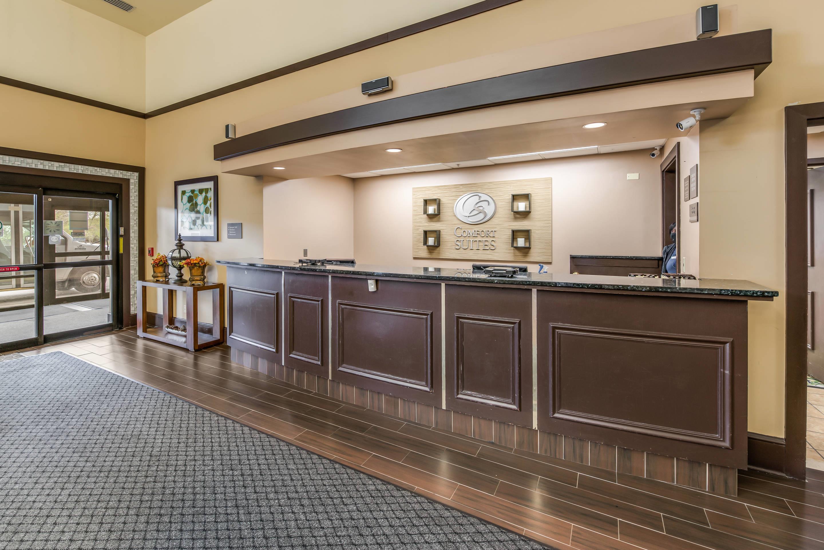 Lobby | Comfort Suites Chicago O'Hare Airport