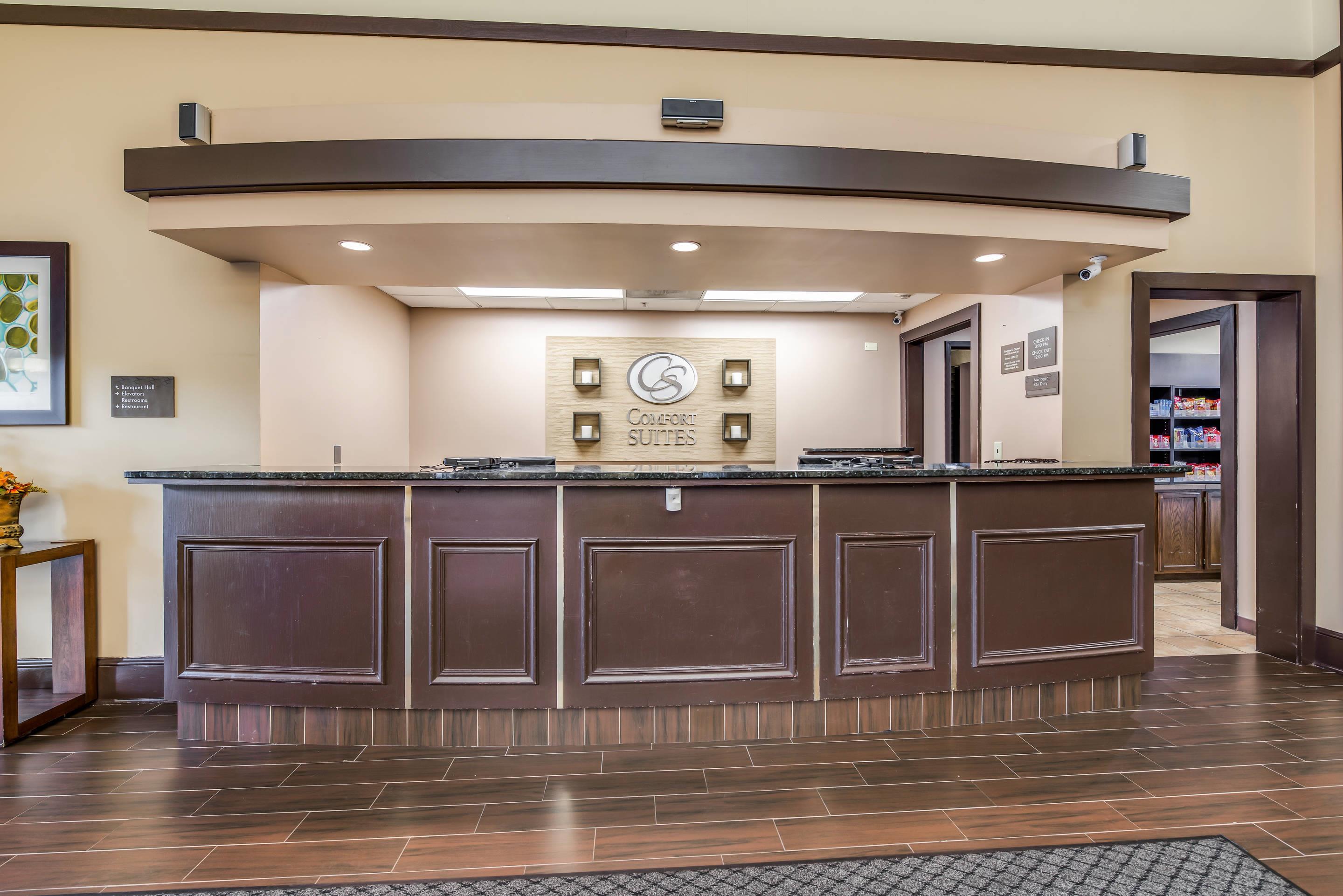 Lobby | Comfort Suites Chicago O'Hare Airport