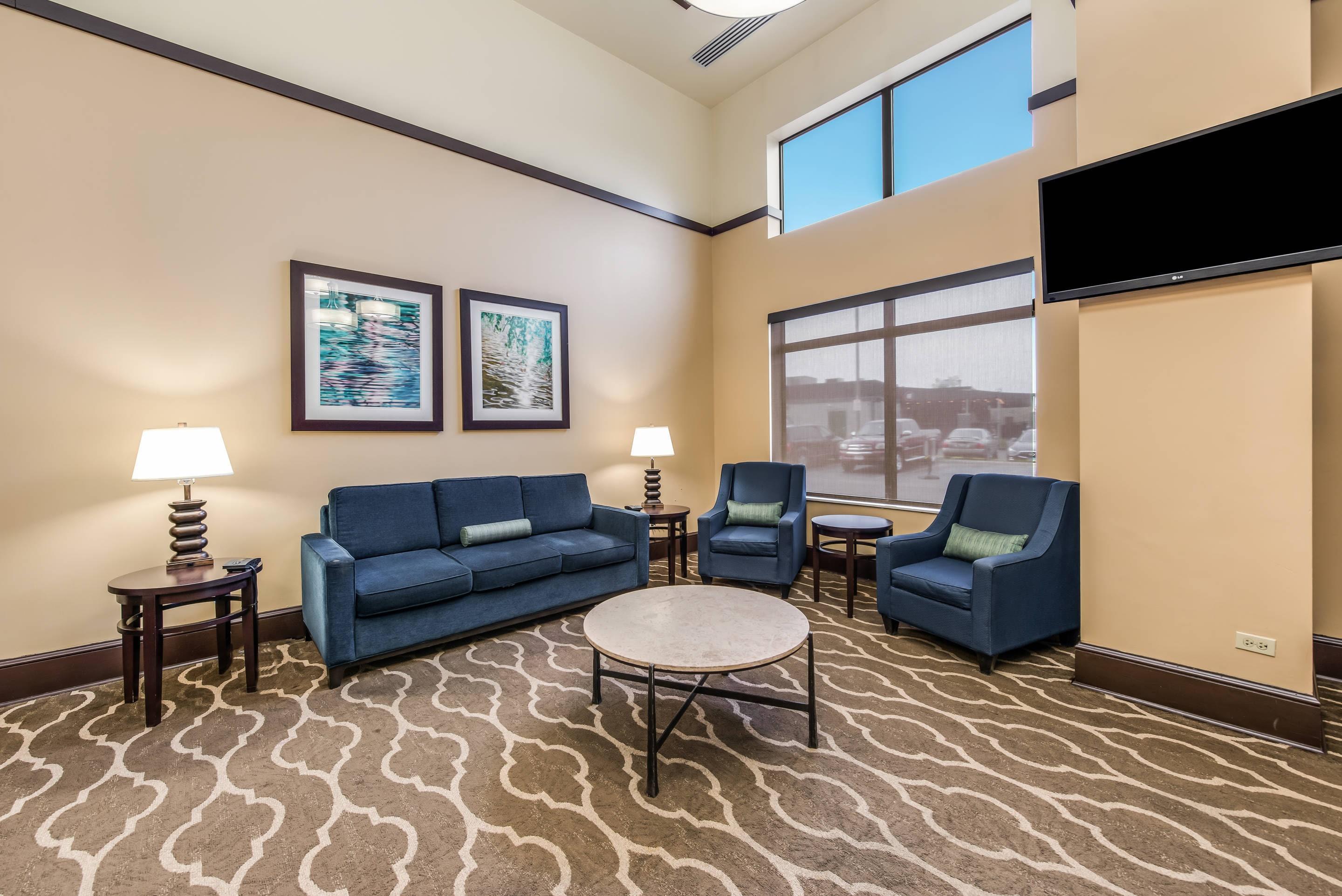 Lobby | Comfort Suites Chicago O'Hare Airport