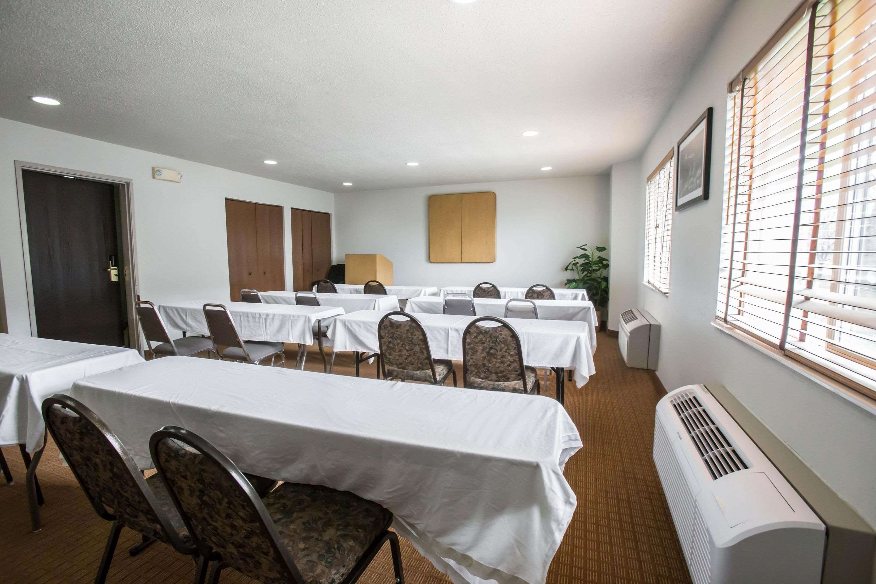 Meeting room with classroom-style setup